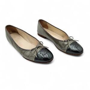 Chanel CC Cap Toe Ballet Flat Slipper Gray Green Patent Leather Size 38 US 7 7.5